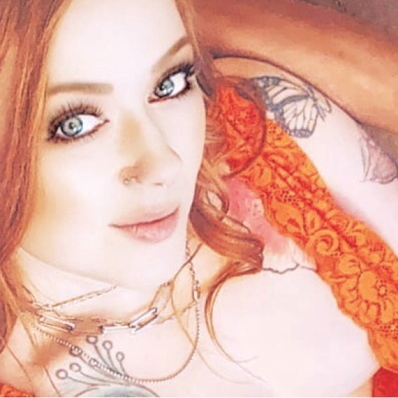 Meet your Posher, Karrie - Picture 1 of 1